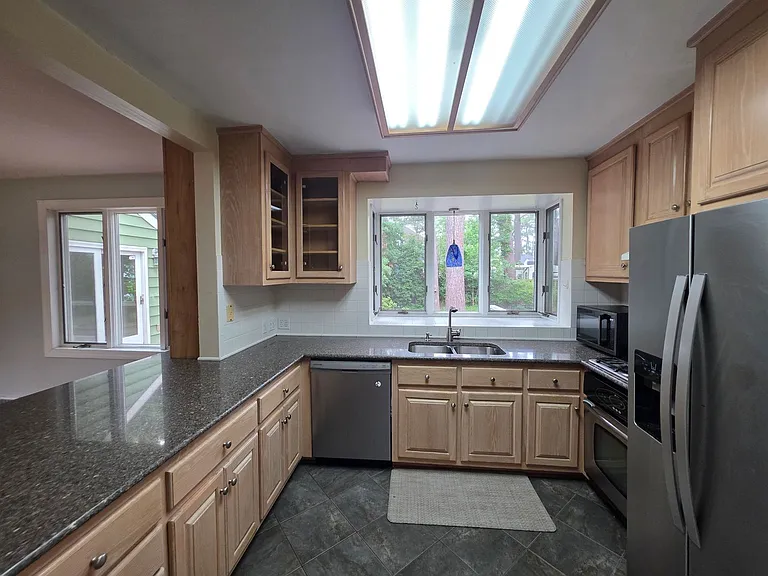 208 Regent Rd — Photo 9
