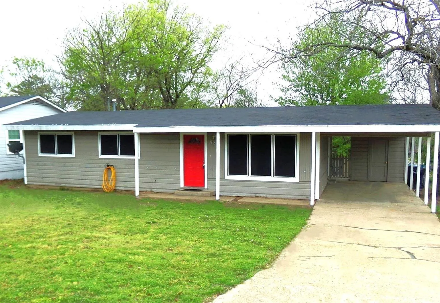 3 bed, 1050 sqft, $1,300 — Photo 1