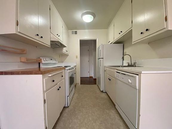 4th image of 1514 Oxford St #104