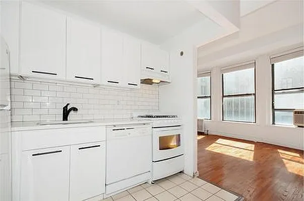 Rented by Nest Seekers International | media 23