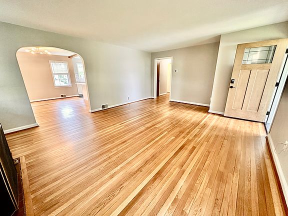 5th image of 310 Summit Ave