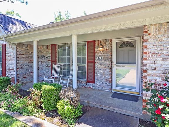 3rd image of 808 S Ridgeway Dr