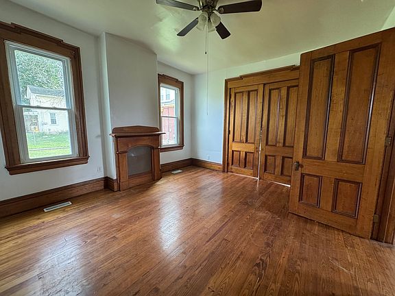 4th image of 2301 Elm St