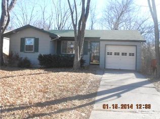 4915 N Wallace Dr, Kansas City, MO 64119