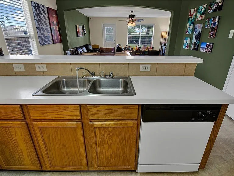 615 Salma Ct — Photo 8