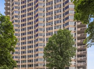 555 W Cornelia Ave APT 1311, Chicago, IL 60657