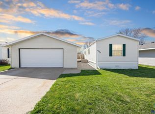 6037 S Canterbury Pl, Sioux Falls, SD 57106