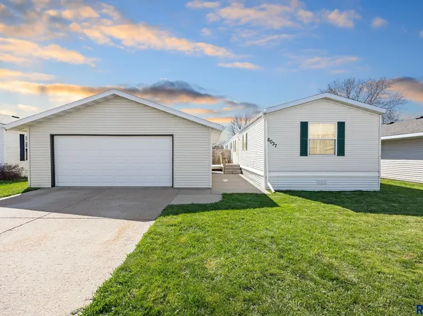 6037 S Canterbury Pl, Sioux Falls, SD 57106