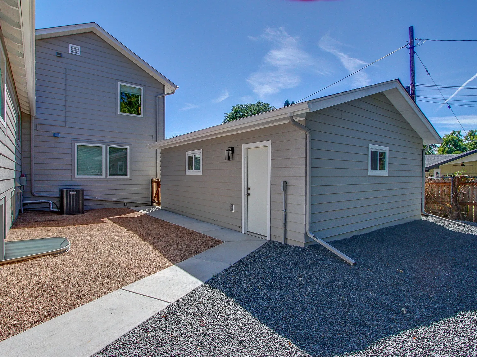 4 bed, 3.5 bath, 2200 sqft, $3,500 — Photo 3