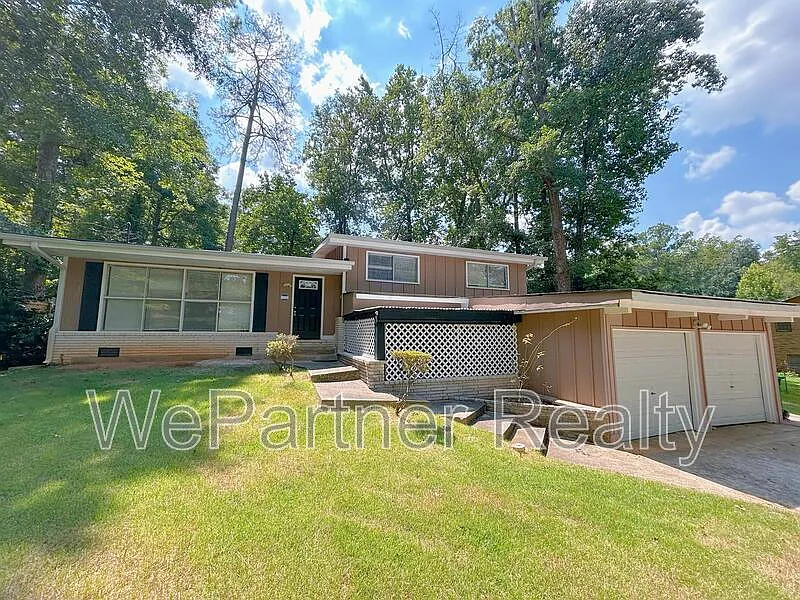 4 bed, 2.0 bath, 1998 sqft, $1,795 — Photo 1