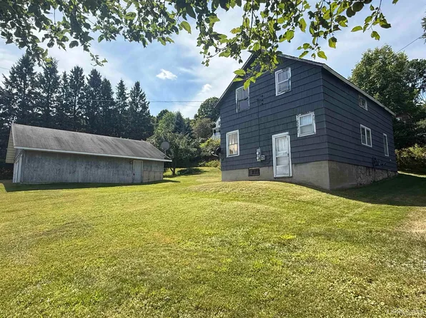208 W 1st St, Caspian, MI 49915