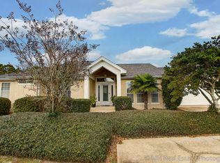 450 Bay Oaks Dr, Mary Esther, FL 32569