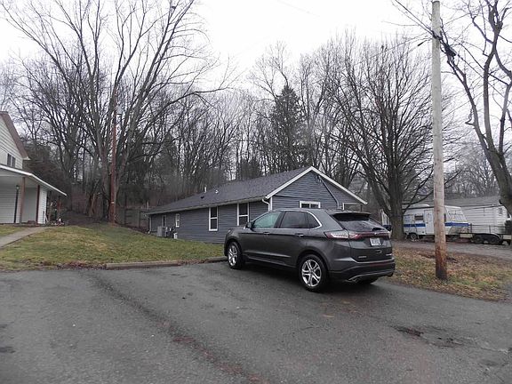 5th image of 206 Cottage St