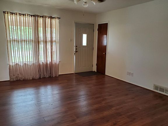 2nd image of 2767 Notre Dame Ave