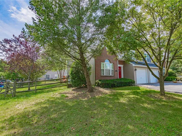 1552 Kennington Ln, Macungie, PA 18062