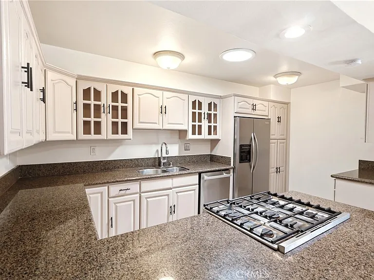 524 E Ghent St — Photo 3