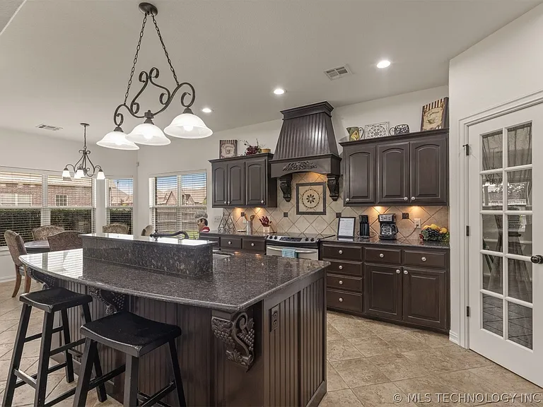 4902 S 165th East Ave — Photo 16