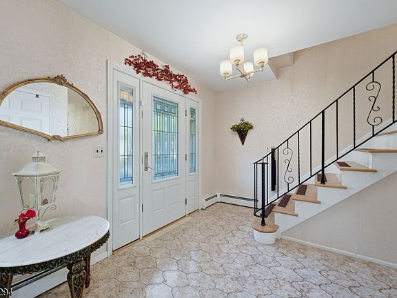 5th image of 14 Whitaker Pl
