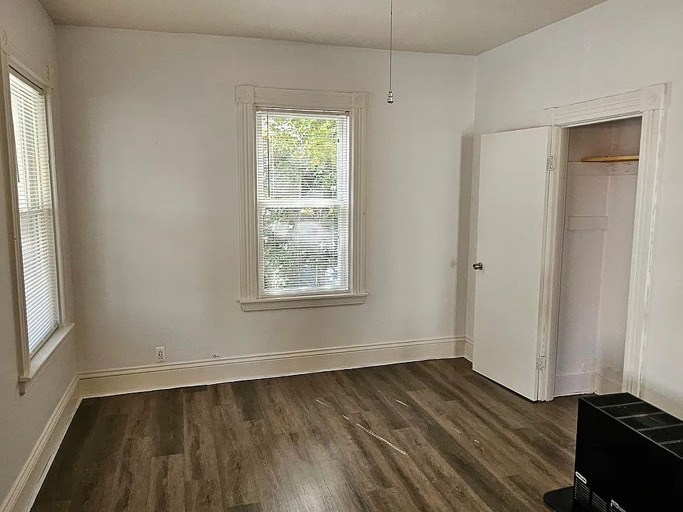 104 Rodney St #1