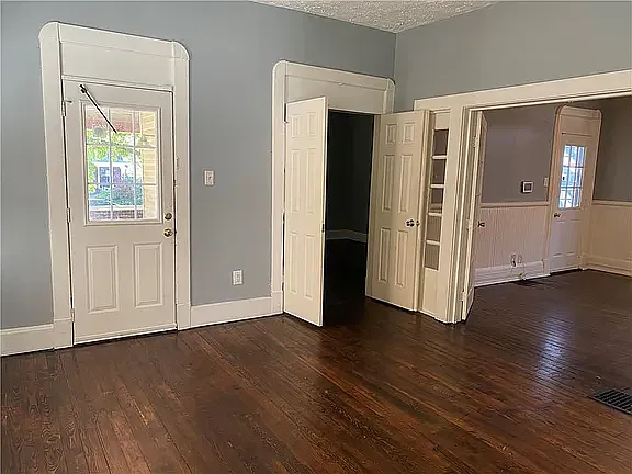 4 bed, 2284 sqft, $1,895 — Photo 3