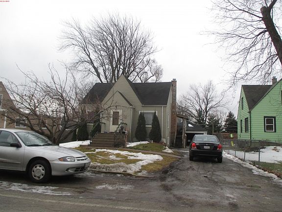 4th image of 10431 Dickens Ave