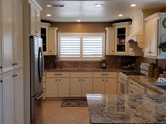 3rd image of 1413 Genevieve Dr