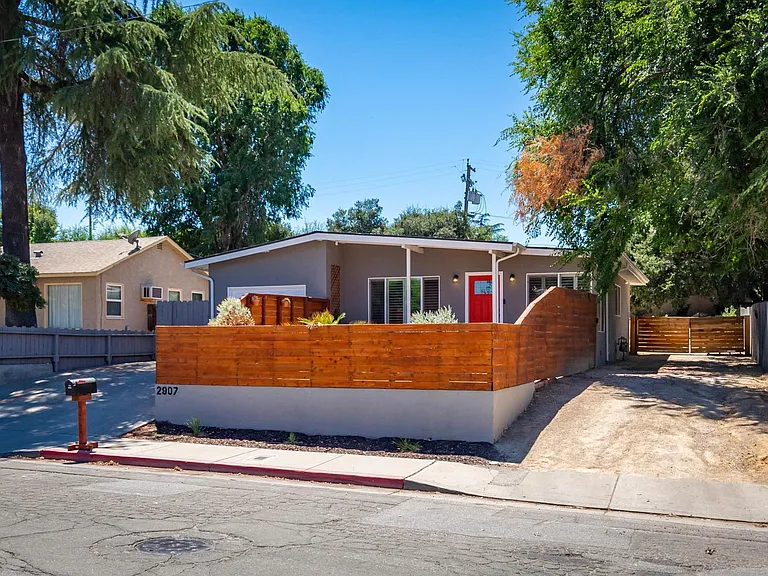 2907 Park St — Photo 2