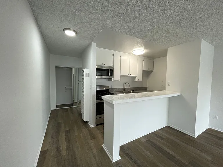 6736 Cleon Ave — Photo 8