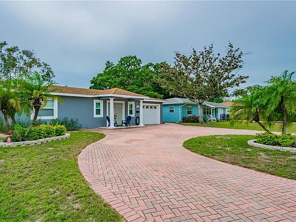 HUGE pavered circle driveway