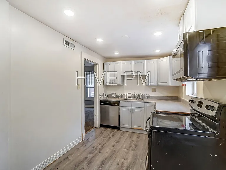 3246 Linwood Ave #2 — Photo 14