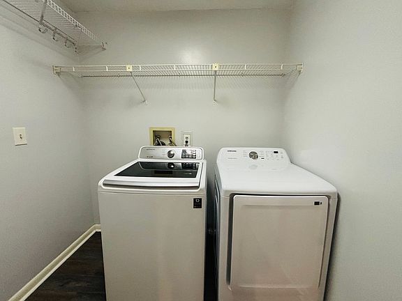 3rd image of 221 Woods Edge Ct