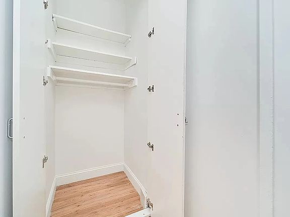 4th image of 219 E 25th St APT 4E
