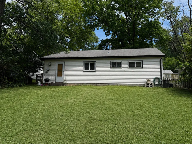 10249 Earl Dr — Photo 2