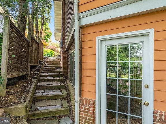 4th image of 1414 N Johnson St #1