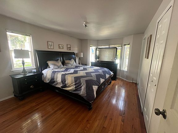 3rd image of 5525 Renton Ave S