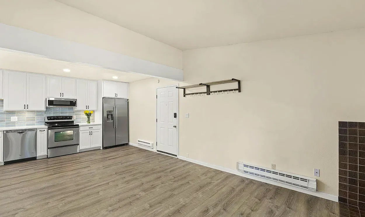 2 bed, 768 sqft, $3,200 — Photo 2