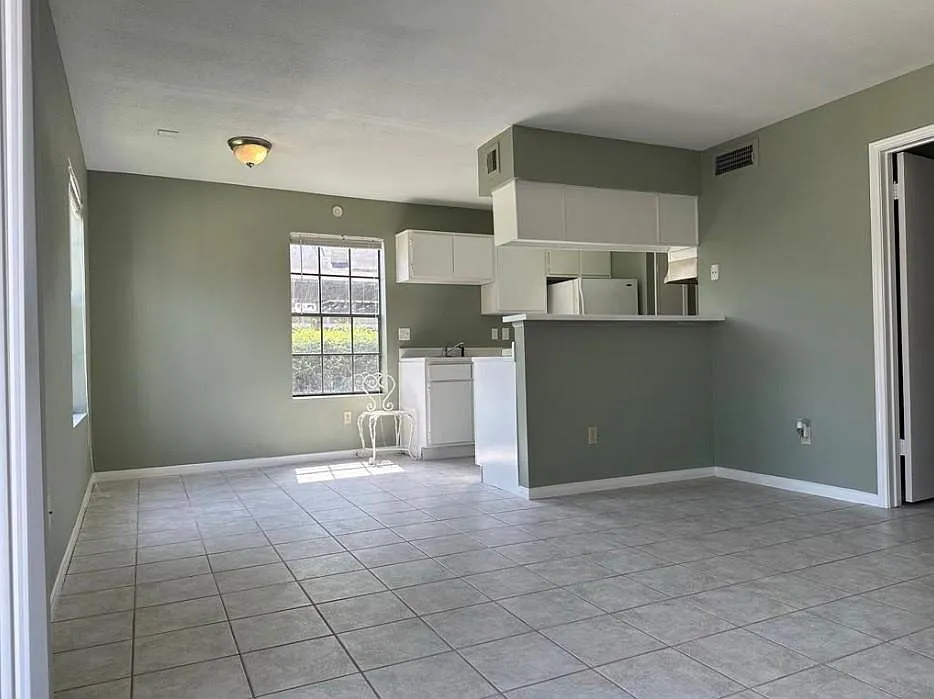 1 bed, 704 sqft, $1,000 — Photo 2