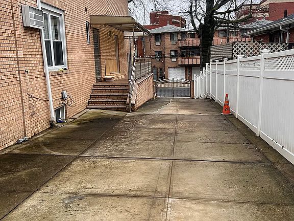 5th image of 8115 138th St