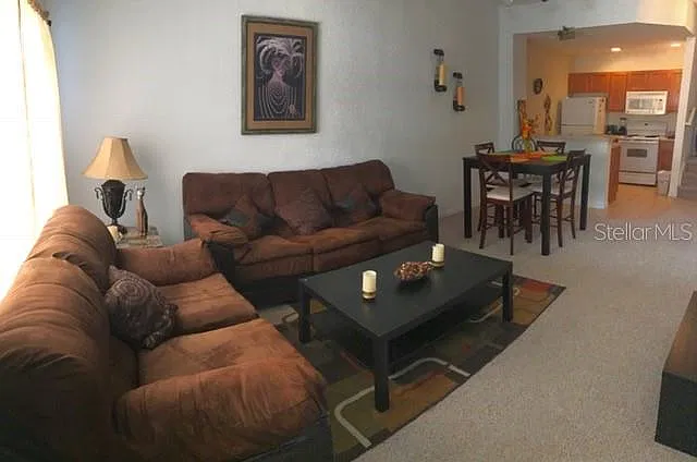 3 bed, 2.0 bath, 1296 sqft, $1,900 — Photo 3