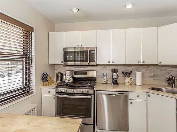 5th image of 301 Main St APT C