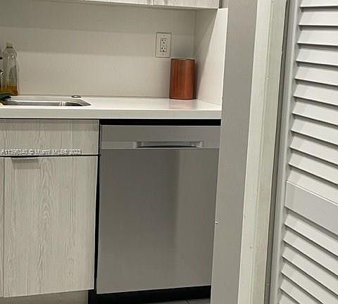 5th image of 1205 Mariposa Ave APT 218
