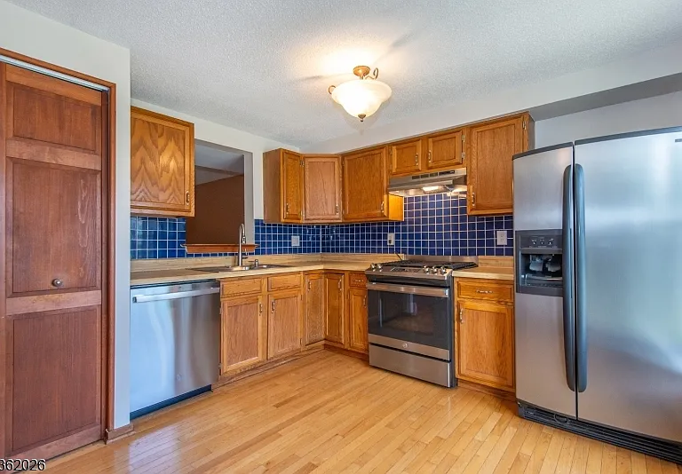 12 Liberty Ln — Photo 3