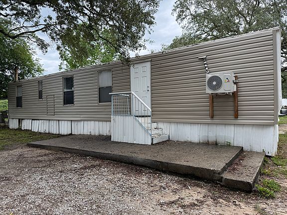 2nd image of 509 Bob Sikes Blvd #A