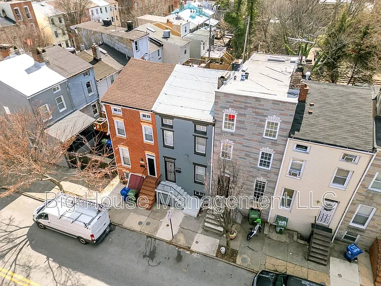 1105 W Lombard St — Photo 5