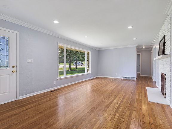 3rd image of 6016 Charles St