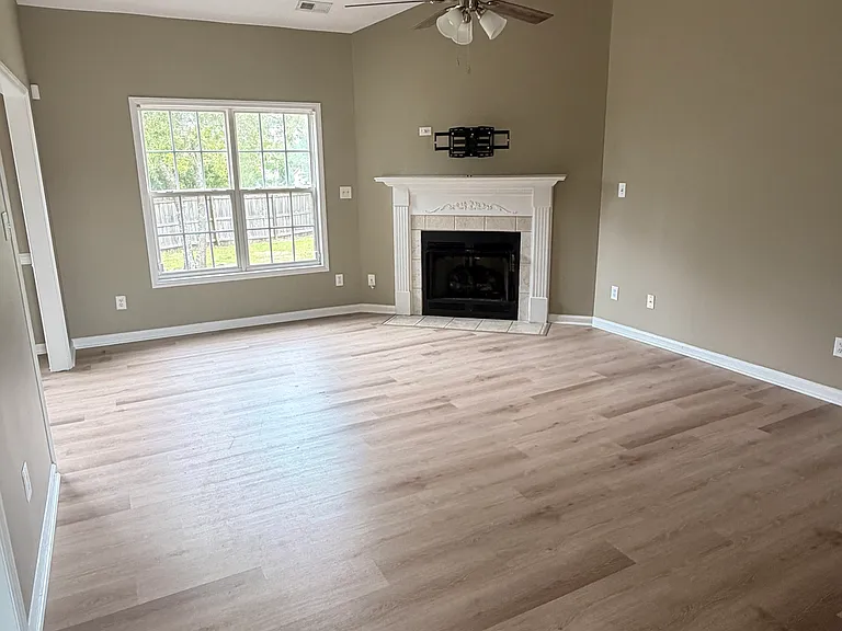 82 Macon Ct E — Photo 3