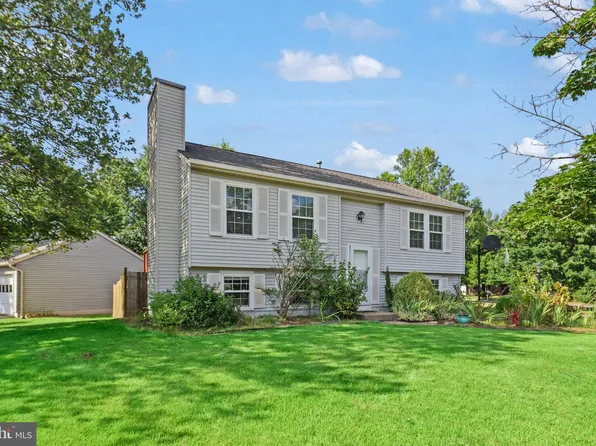 107 Sue Ann Ct, Sterling, VA 20164