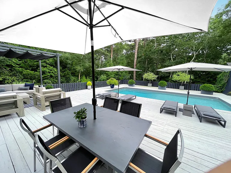 22 Montauk Ave — Photo 5