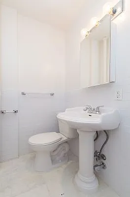 Rented by Icon Realty Management | media 7