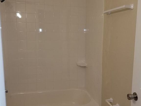 5th image of 5230 SE 31st St APT B
